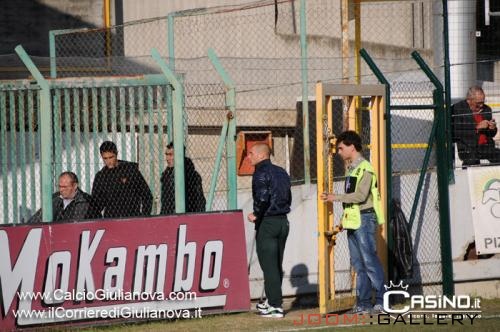 Alessio Campagnacci con le stampelle simbolo del momento no del Giulianova